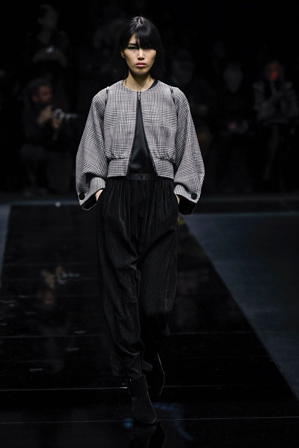 Fashion Week Milan Fall/Winter 2020 look 30 from the Emporio Armani collection 女装