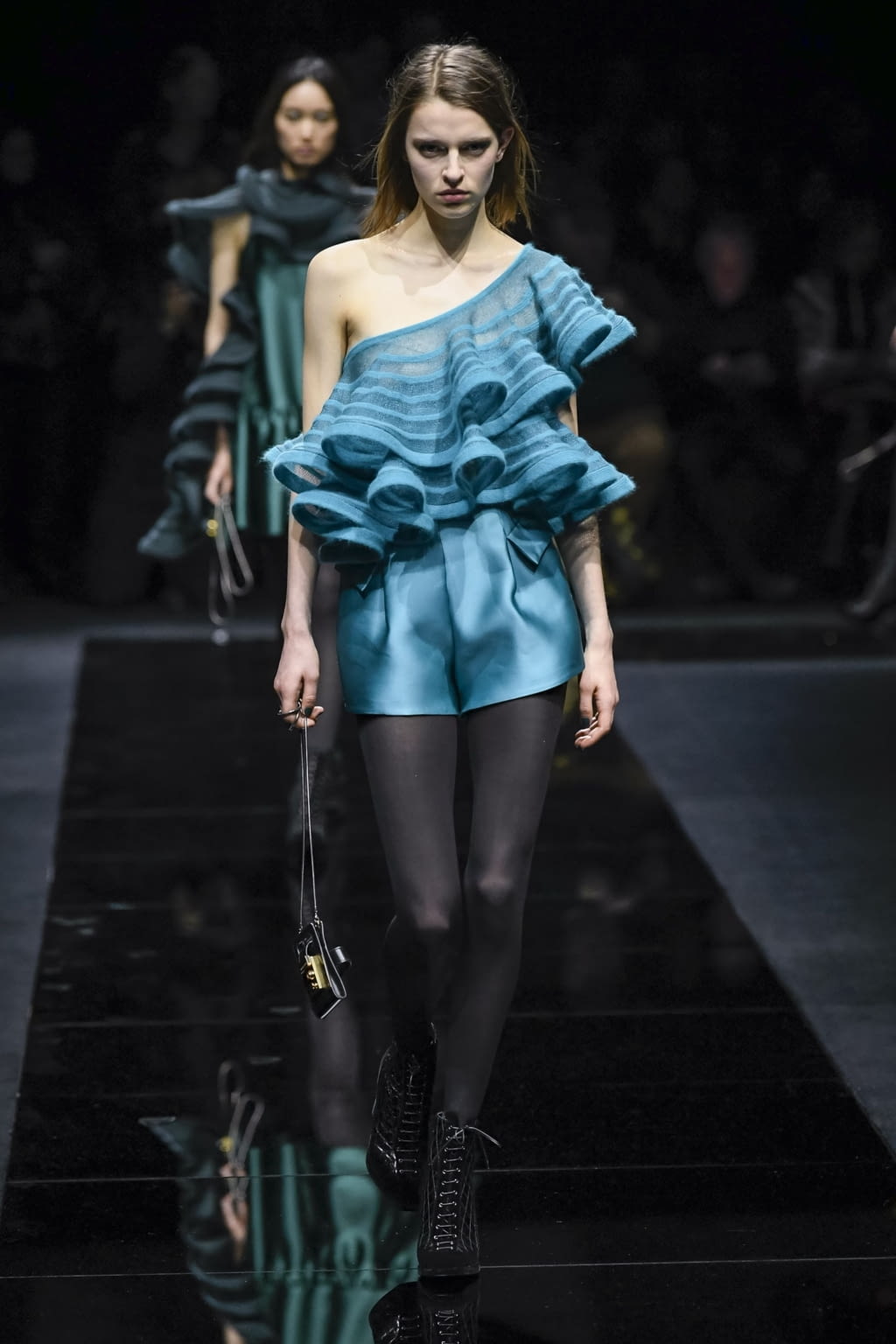 Fashion Week Milan Fall/Winter 2020 look 53 from the Emporio Armani collection 女装