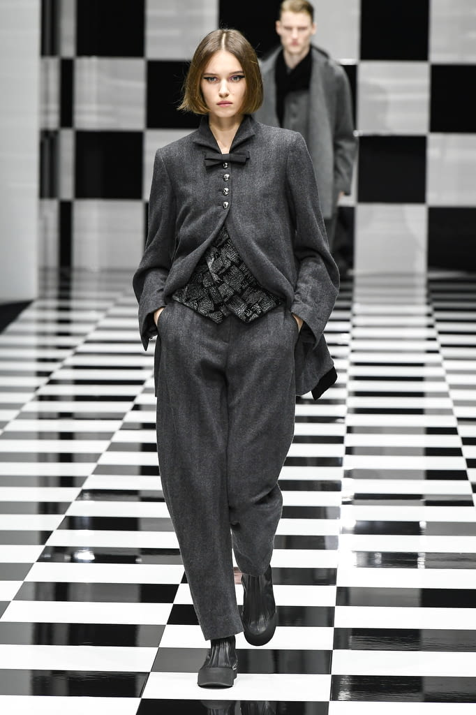 Fashion Week Milan Fall/Winter 2022 look 6 from the Emporio Armani collection womenswear
