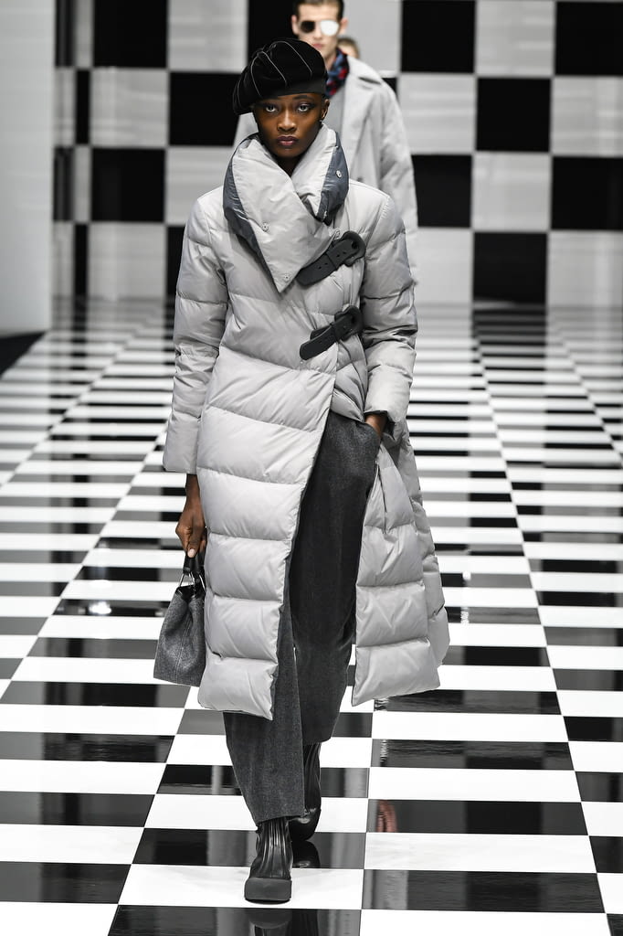 Fashion Week Milan Fall/Winter 2022 look 13 from the Emporio Armani collection 女装