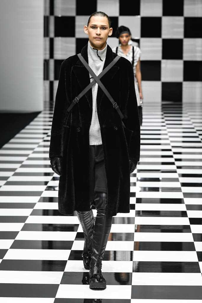 Fashion Week Milan Fall/Winter 2022 look 21 from the Emporio Armani collection womenswear
