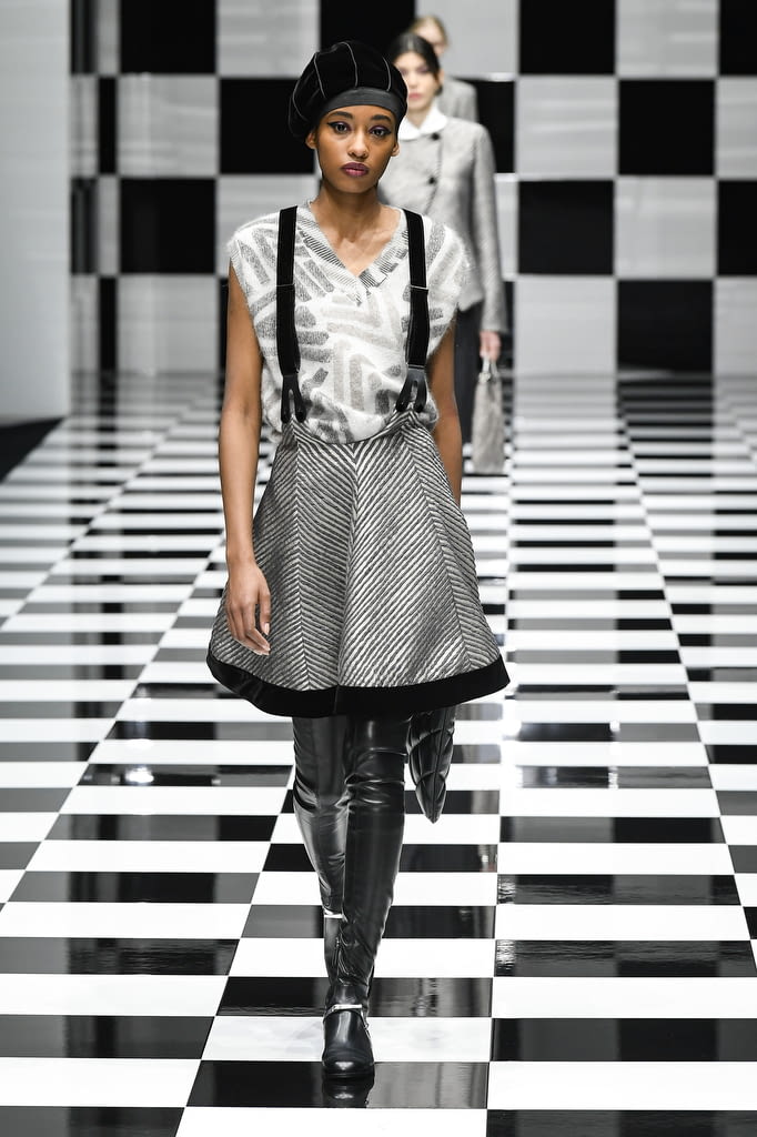 Fashion Week Milan Fall/Winter 2022 look 22 from the Emporio Armani collection womenswear