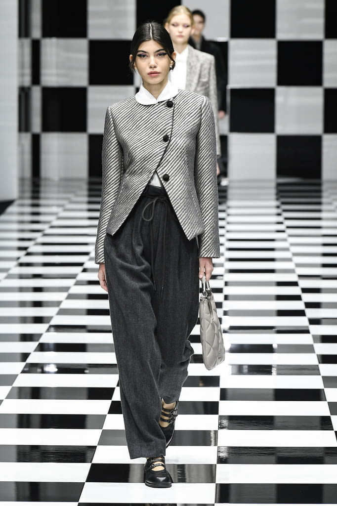 Fashion Week Milan Fall/Winter 2022 look 23 from the Emporio Armani collection 女装
