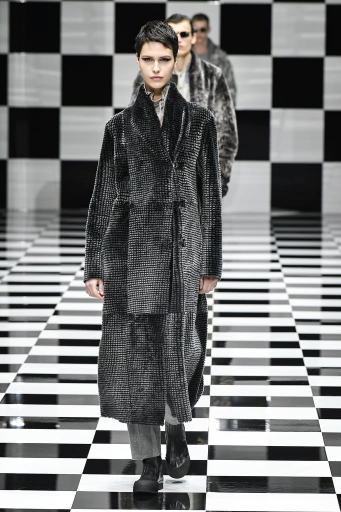 Fashion Week Milan Fall/Winter 2022 look 25 from the Emporio Armani collection womenswear