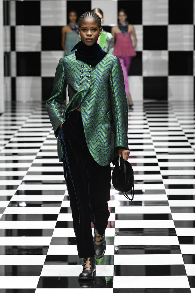 Fashion Week Milan Fall/Winter 2022 look 41 de la collection Emporio Armani womenswear