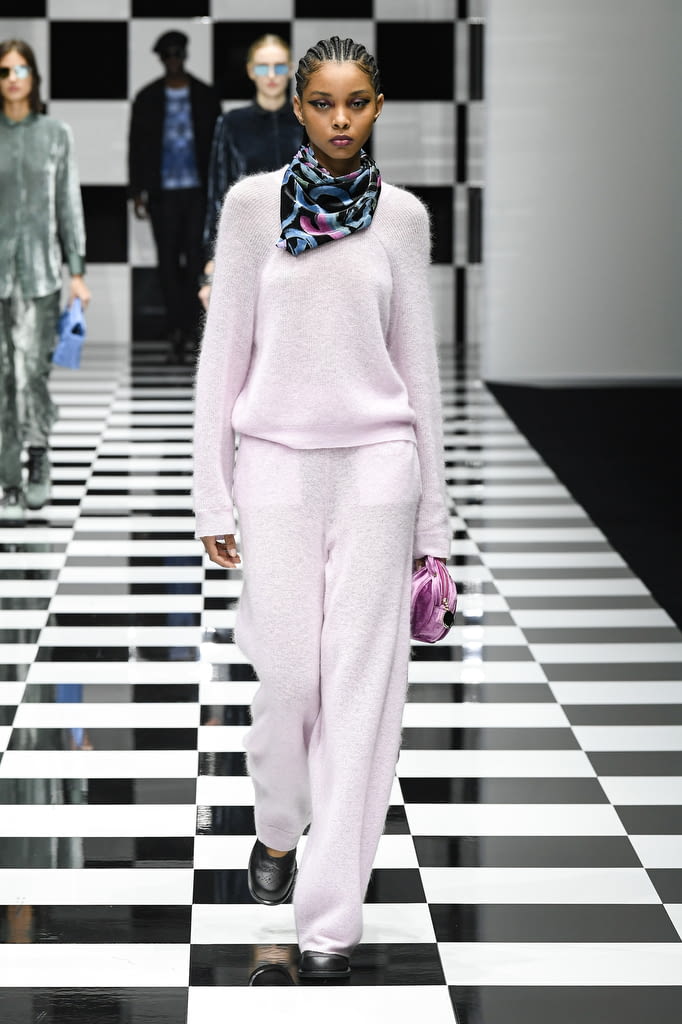 Fashion Week Milan Fall/Winter 2022 look 46 from the Emporio Armani collection 女装