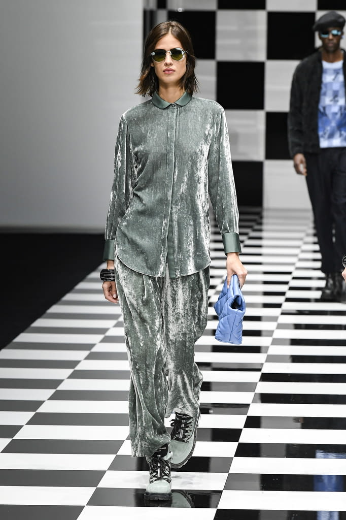 Fashion Week Milan Fall/Winter 2022 look 47 from the Emporio Armani collection 女装
