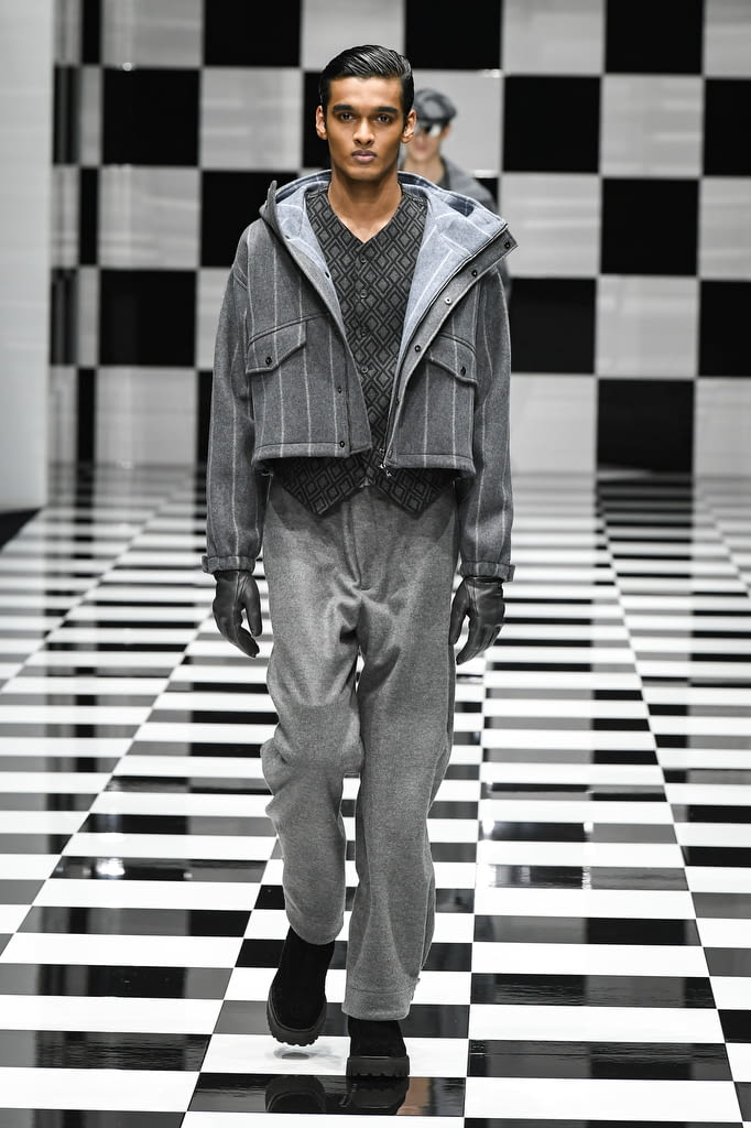 Fashion Week Milan Fall/Winter 2022 look 70 from the Emporio Armani collection 女装