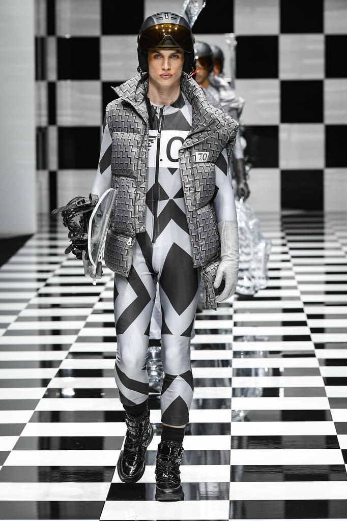 Fashion Week Milan Fall/Winter 2022 look 78 from the Emporio Armani collection 女装