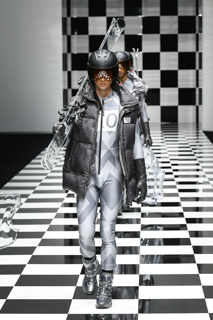 Fashion Week Milan Fall/Winter 2022 look 79 from the Emporio Armani collection 女装