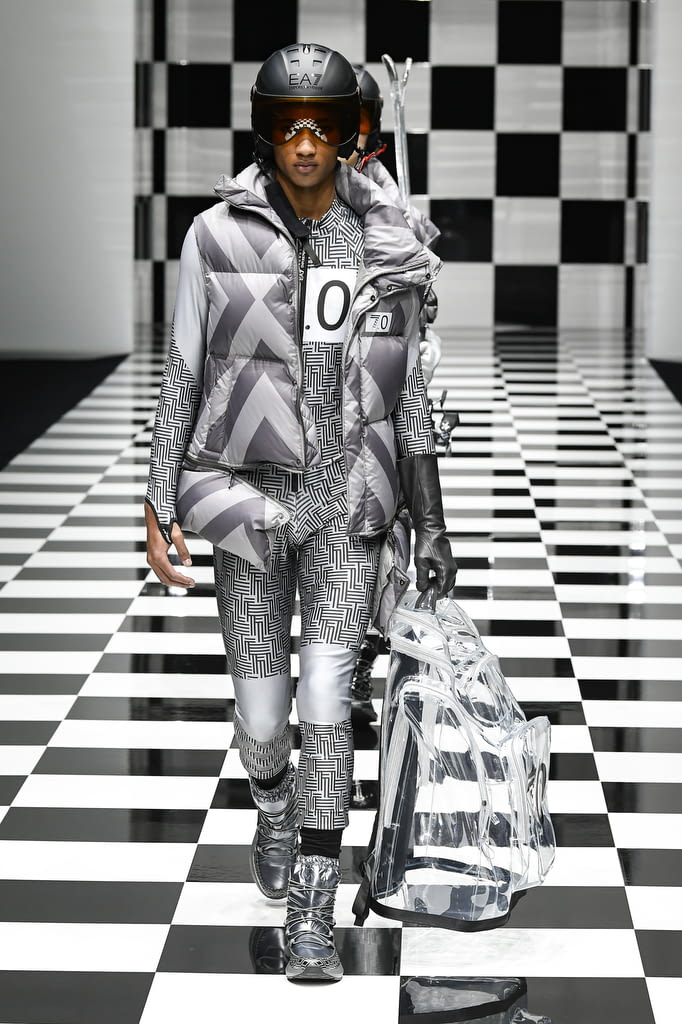 Fashion Week Milan Fall/Winter 2022 look 80 from the Emporio Armani collection 女装