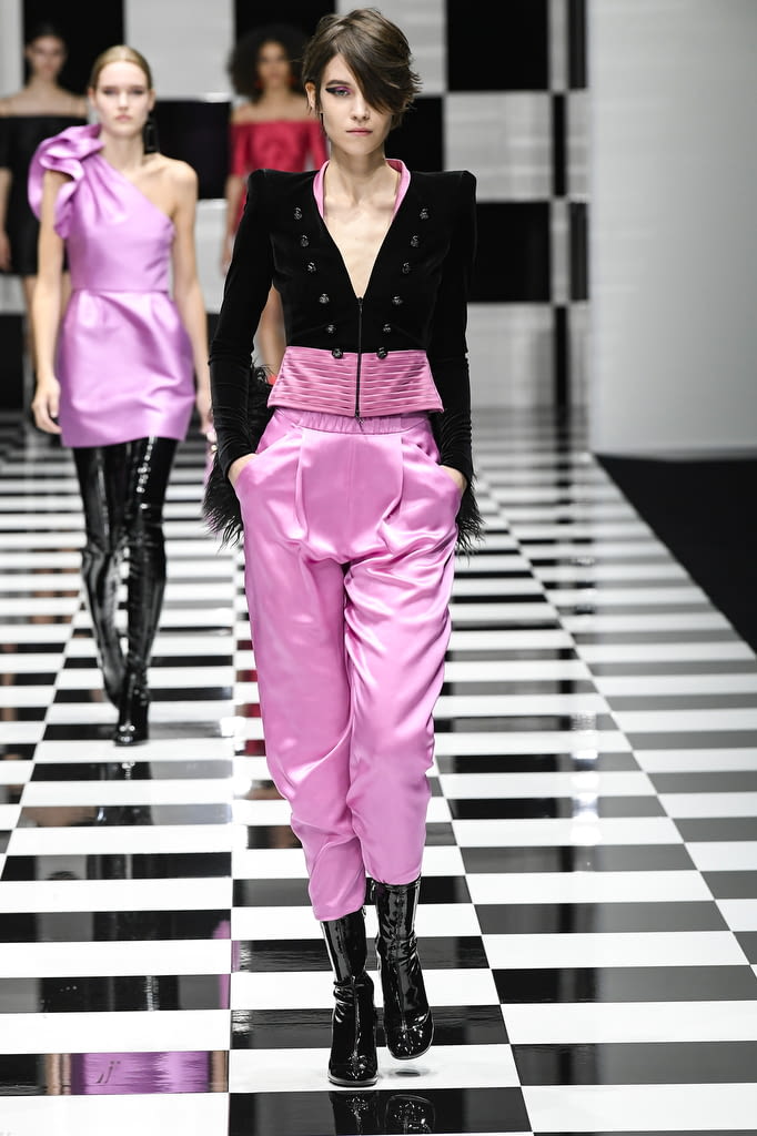 Fashion Week Milan Fall/Winter 2022 look 92 from the Emporio Armani collection 女装