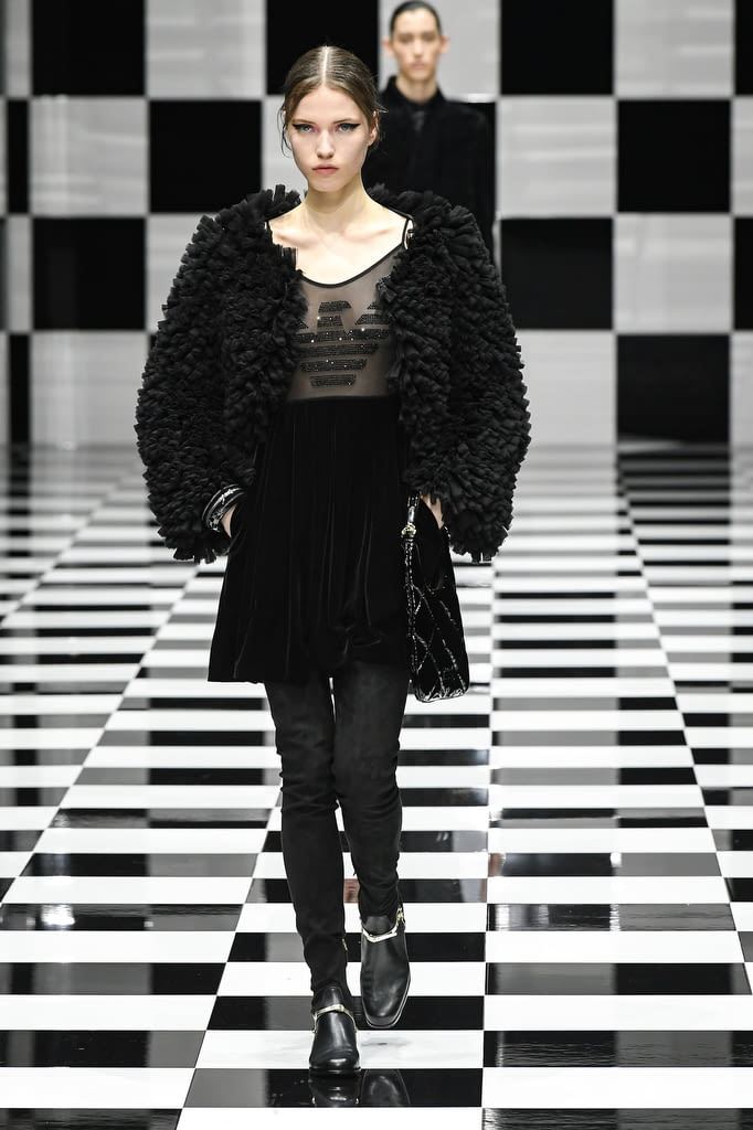 Fashion Week Milan Fall/Winter 2022 look 98 from the Emporio Armani collection 女装