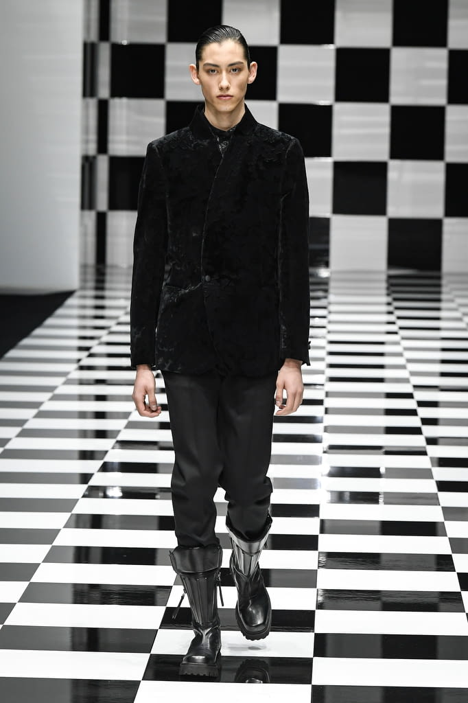 Fashion Week Milan Fall/Winter 2022 look 99 from the Emporio Armani collection womenswear
