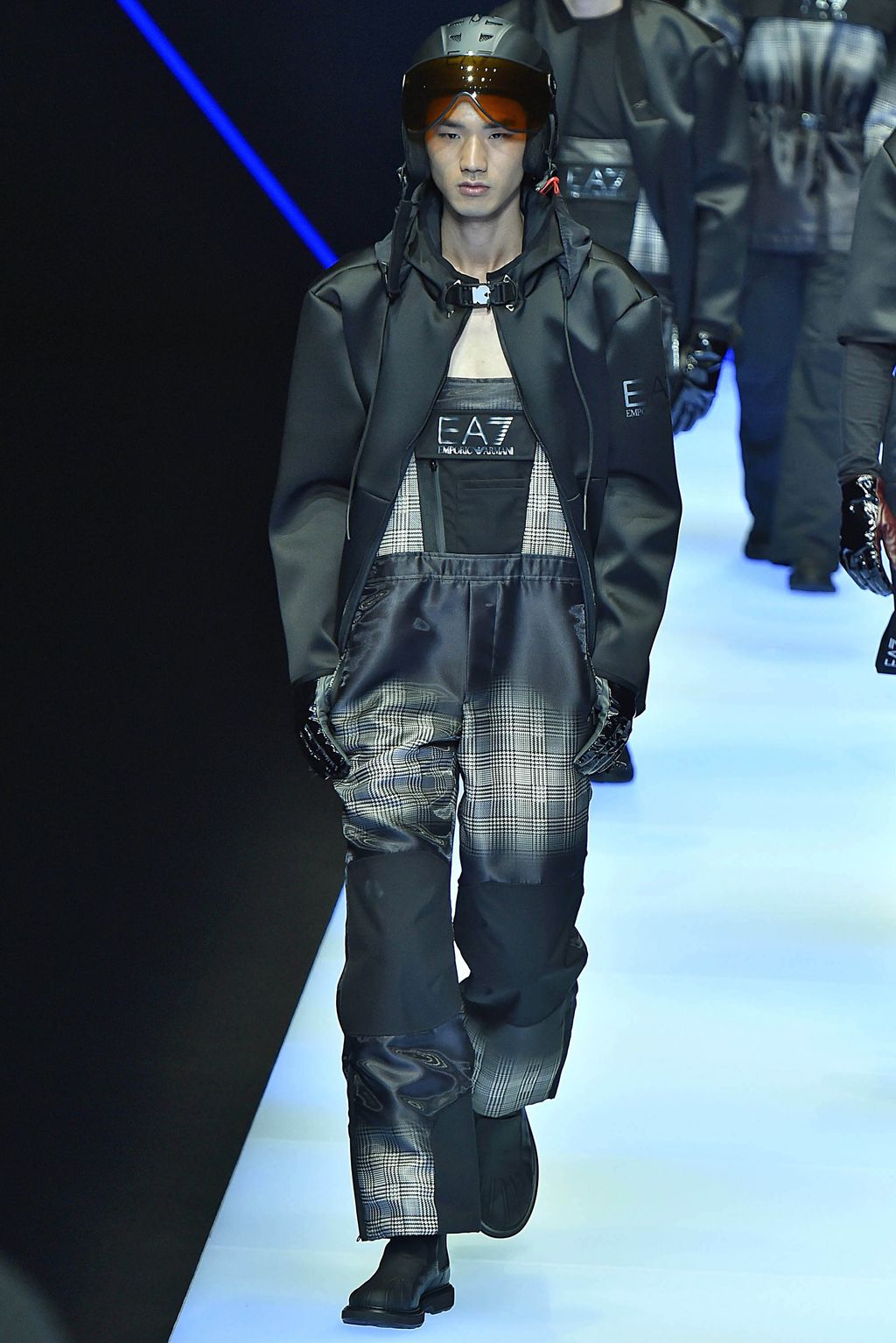 Fashion Week Milan Fall/Winter 2018 look 2 from the Emporio Armani collection menswear