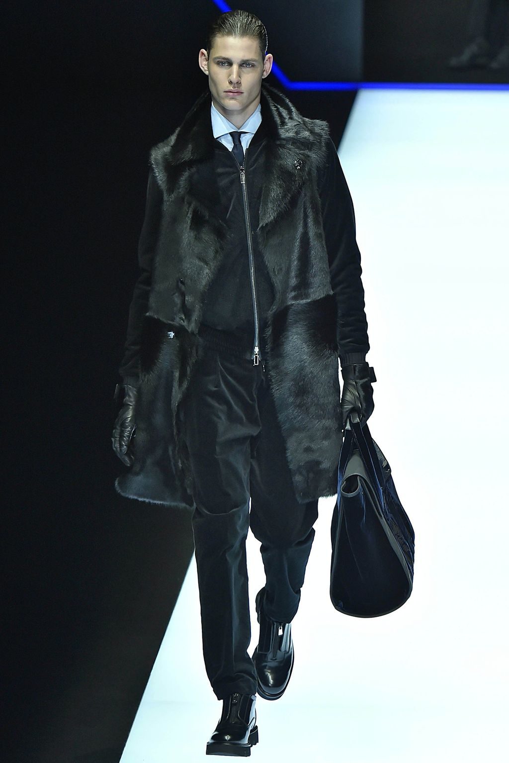 Fashion Week Milan Fall/Winter 2018 look 9 from the Emporio Armani collection menswear