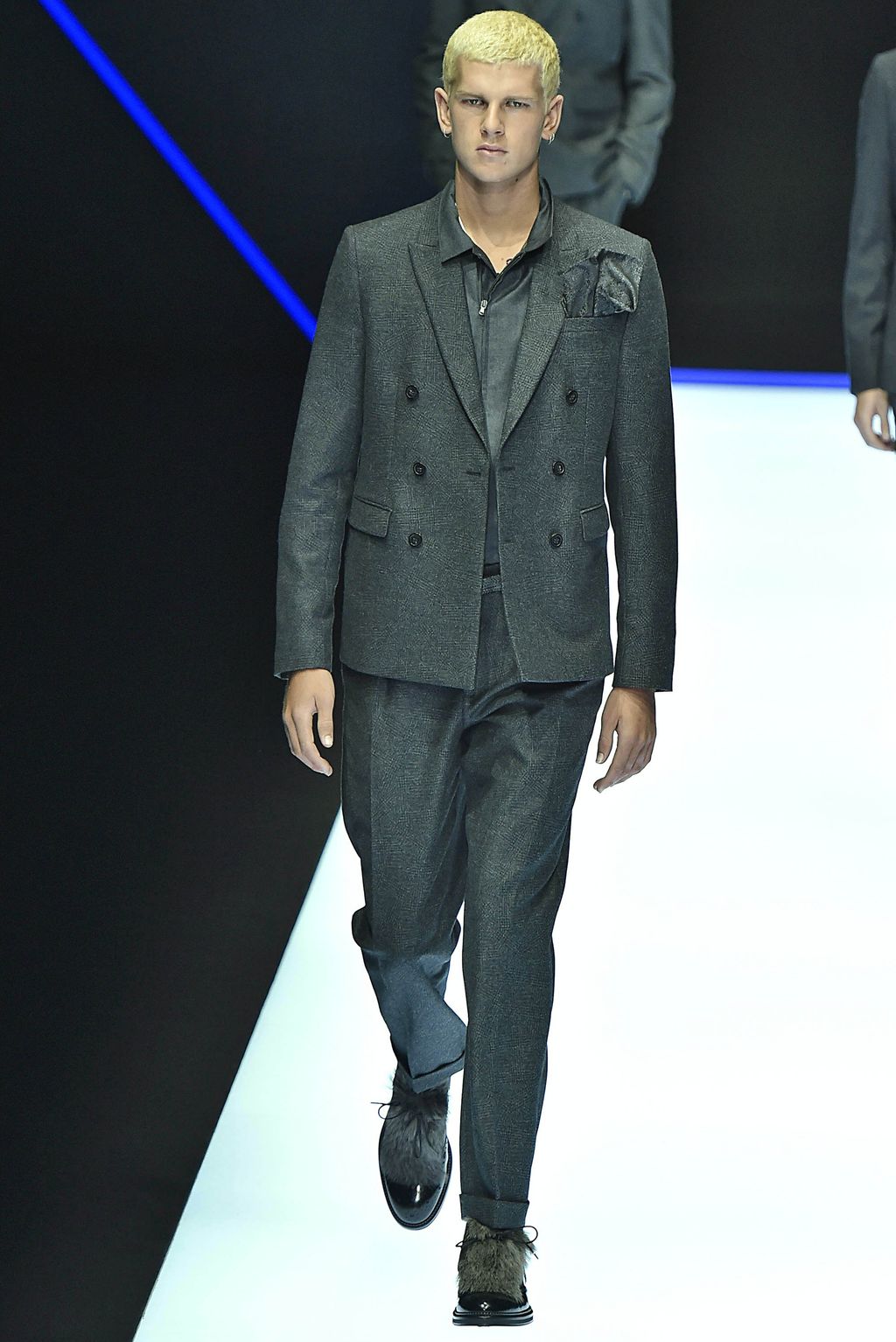 Fashion Week Milan Fall/Winter 2018 look 23 from the Emporio Armani collection menswear
