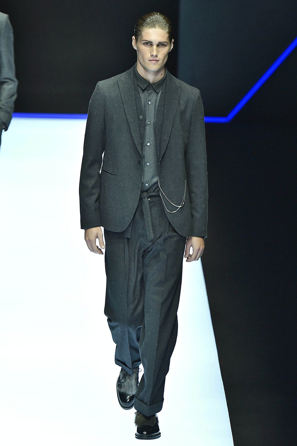 Fashion Week Milan Fall/Winter 2018 look 24 from the Emporio Armani collection menswear