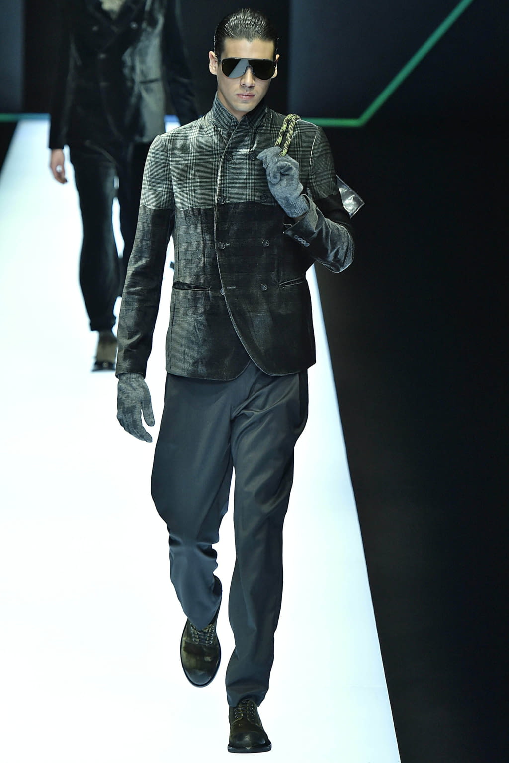 Fashion Week Milan Fall/Winter 2018 look 36 from the Emporio Armani collection menswear