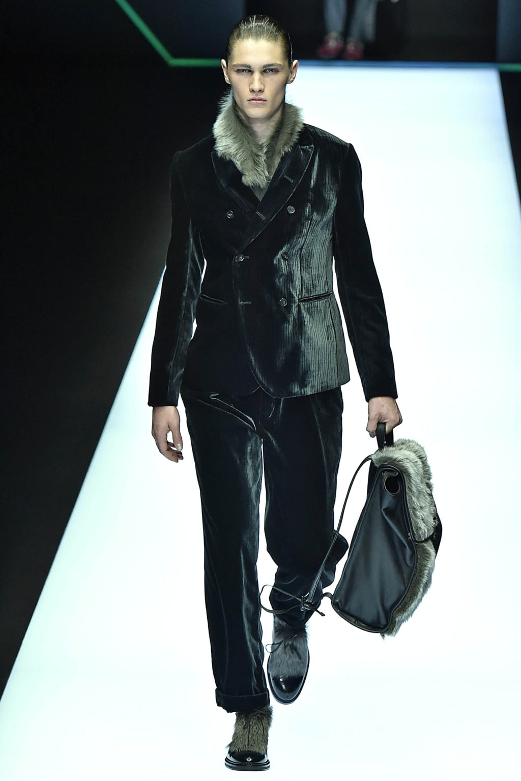Fashion Week Milan Fall/Winter 2018 look 37 from the Emporio Armani collection 男装