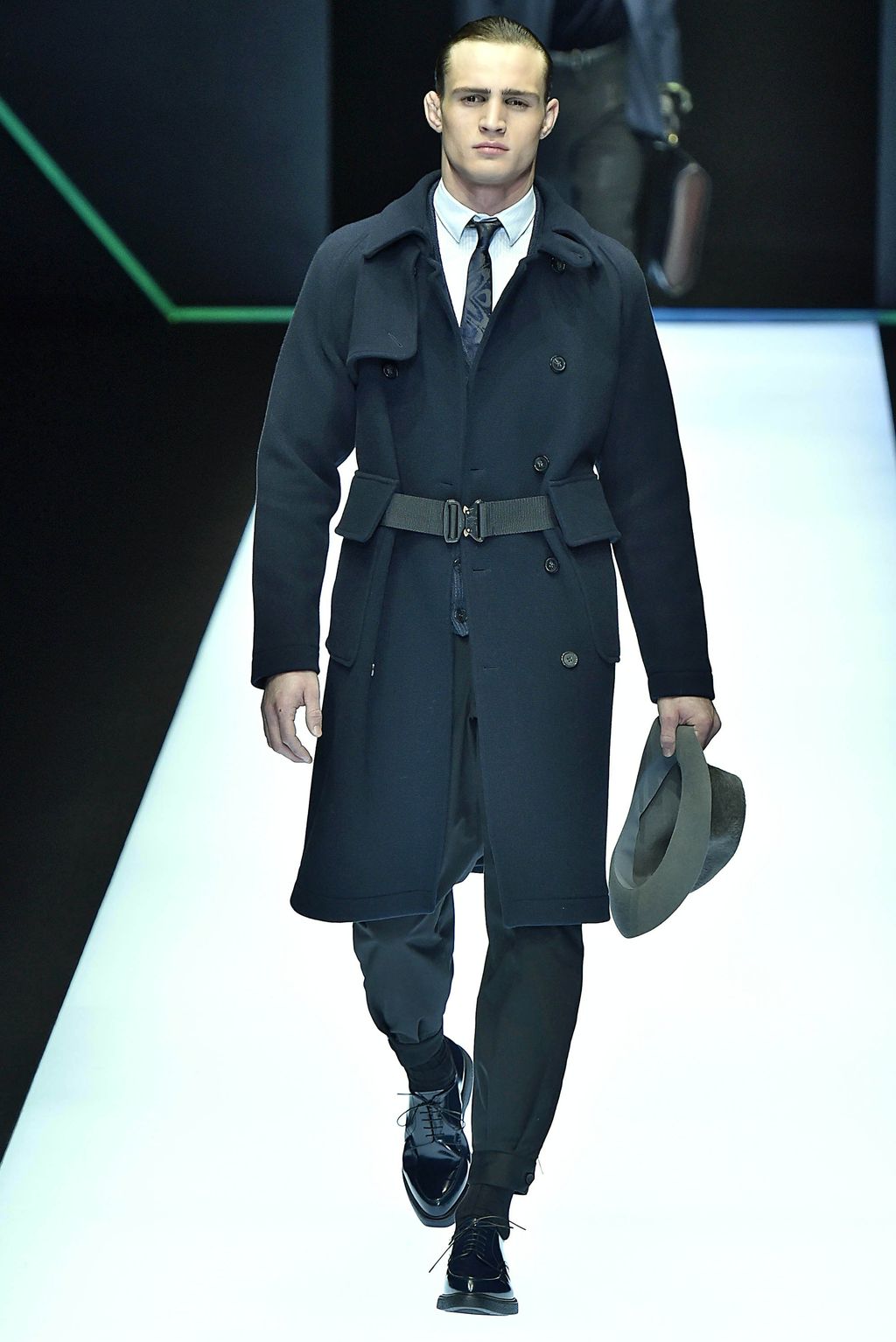 Fashion Week Milan Fall/Winter 2018 look 43 from the Emporio Armani collection menswear