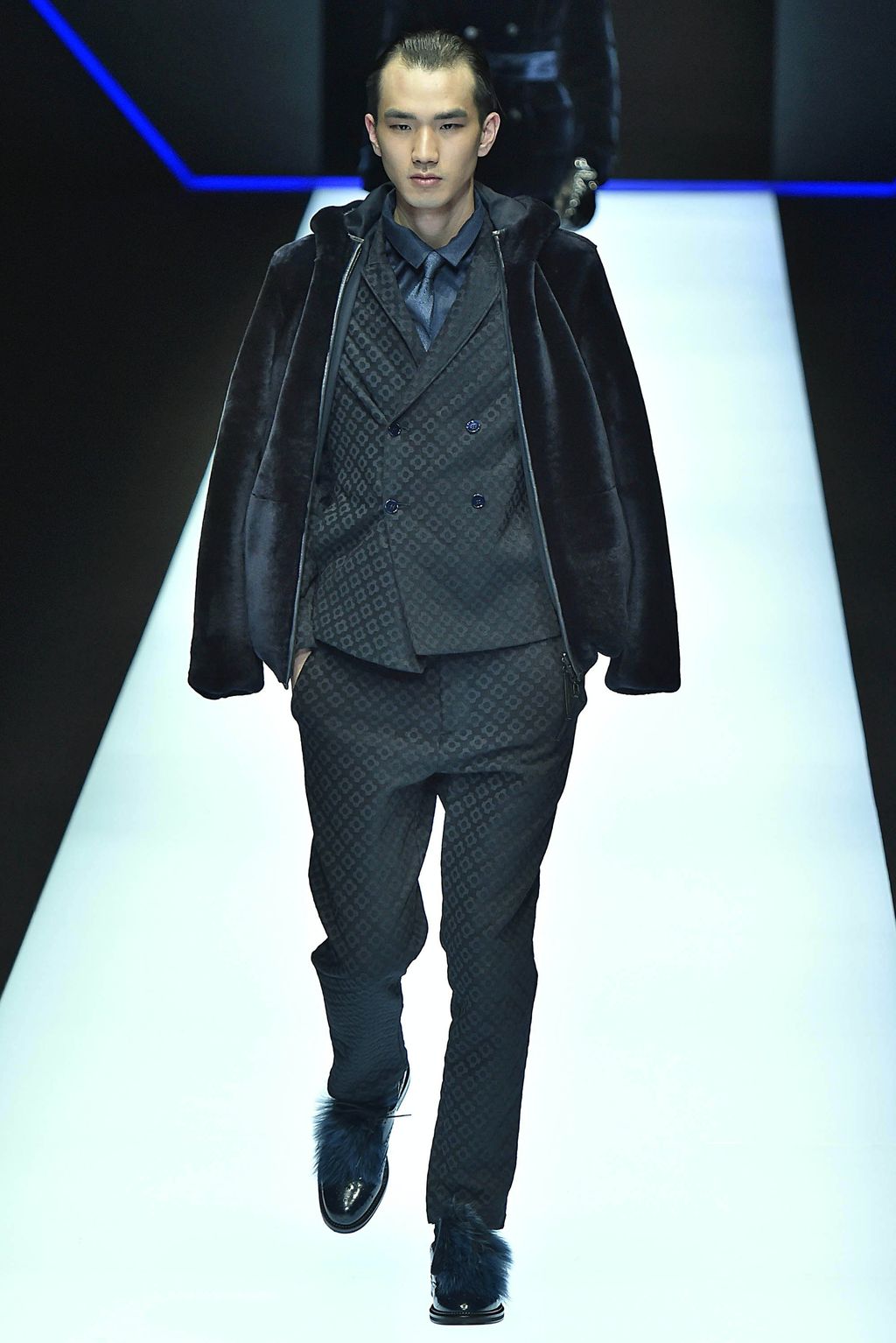Fashion Week Milan Fall/Winter 2018 look 49 from the Emporio Armani collection menswear
