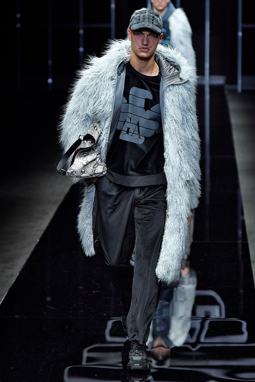 Fashion Week Milan Fall/Winter 2019 look 35 from the Emporio Armani collection 男装