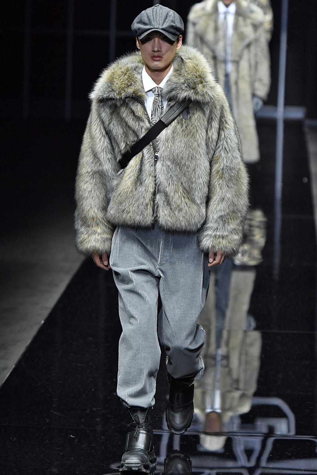 Fashion Week Milan Fall/Winter 2019 look 98 from the Emporio Armani collection 男装
