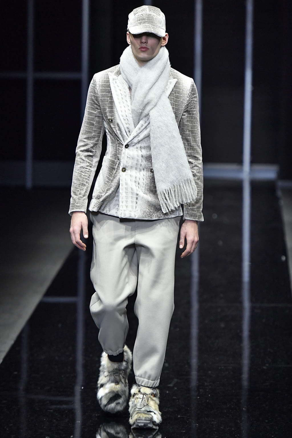 Fashion Week Milan Fall/Winter 2019 look 104 from the Emporio Armani collection 男装