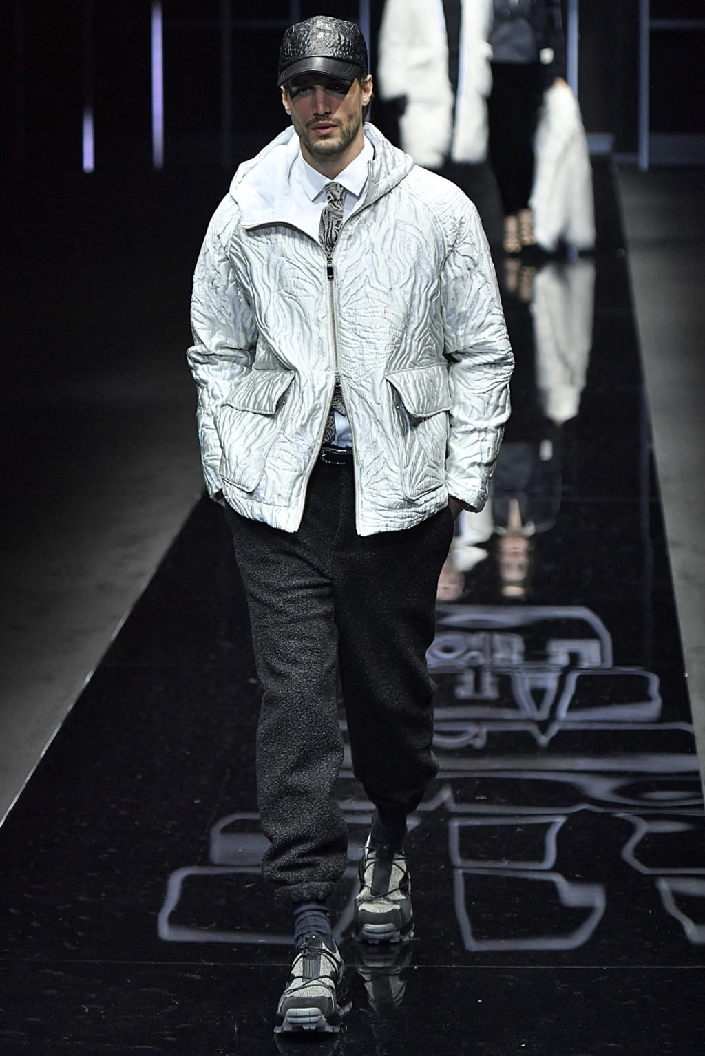 Fashion Week Milan Fall/Winter 2019 look 127 from the Emporio Armani collection 男装