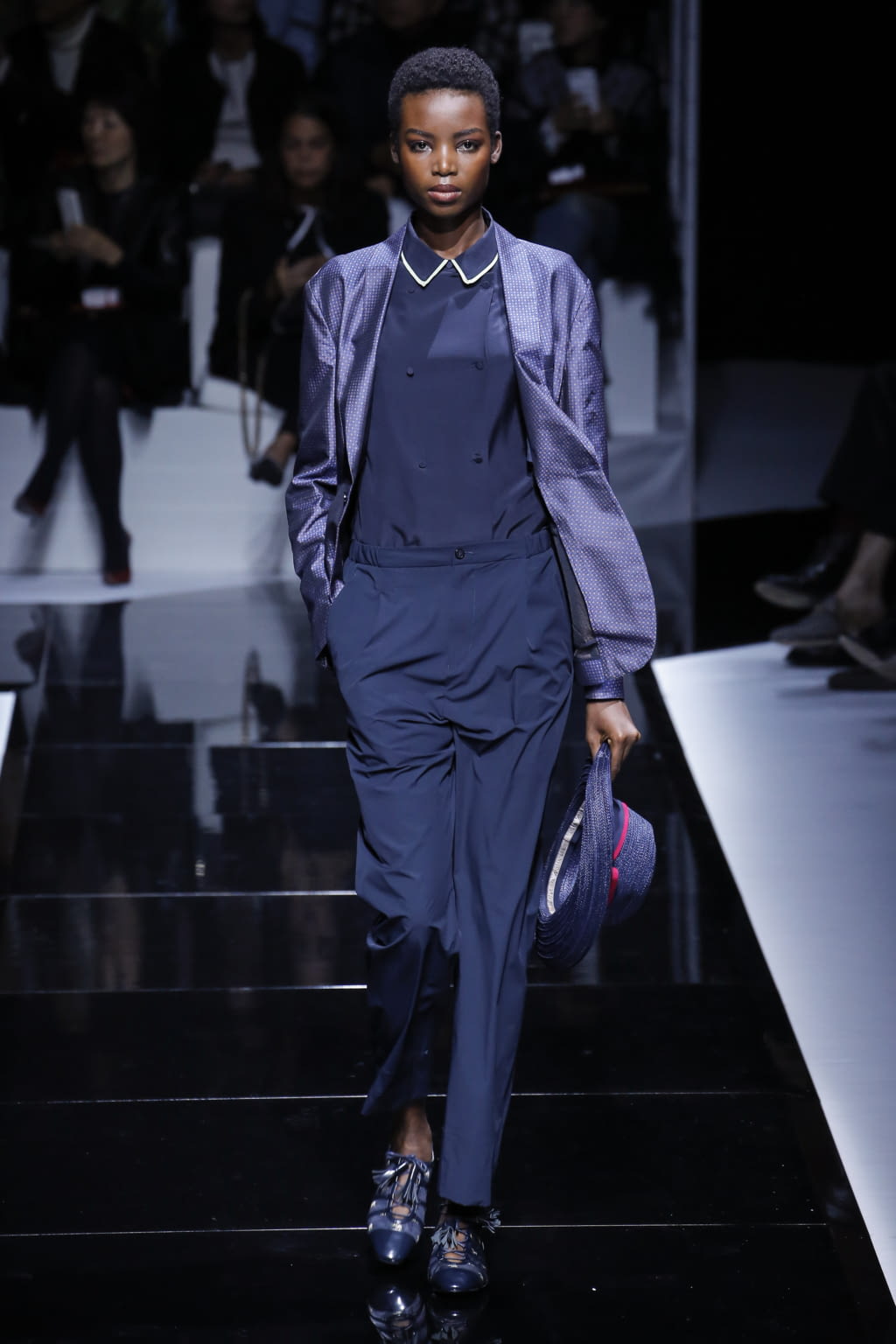 Fashion Week Paris Spring/Summer 2017 look 4 from the Emporio Armani collection 女装