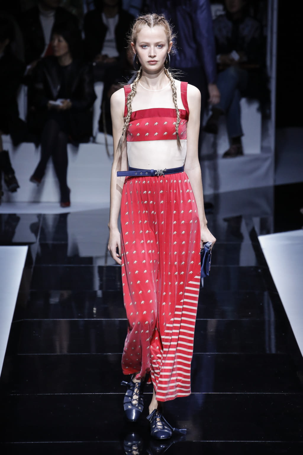 Fashion Week Paris Spring/Summer 2017 look 10 from the Emporio Armani collection 女装