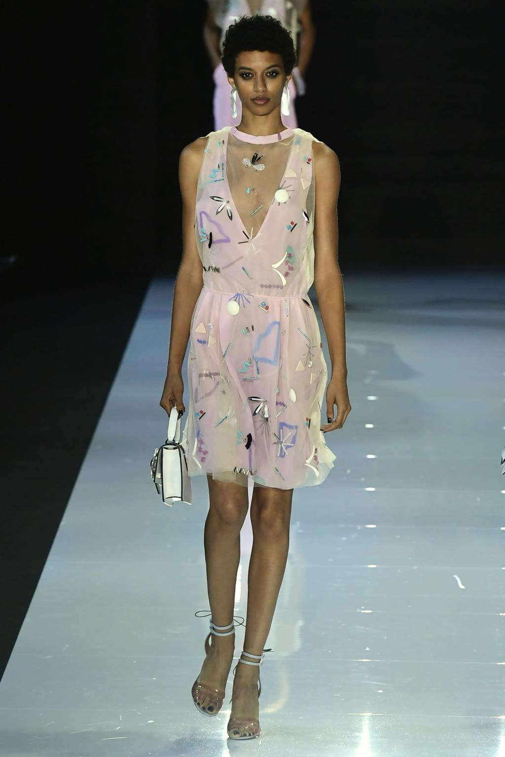Fashion Week London Spring/Summer 2018 look 95 from the Emporio Armani collection 女装