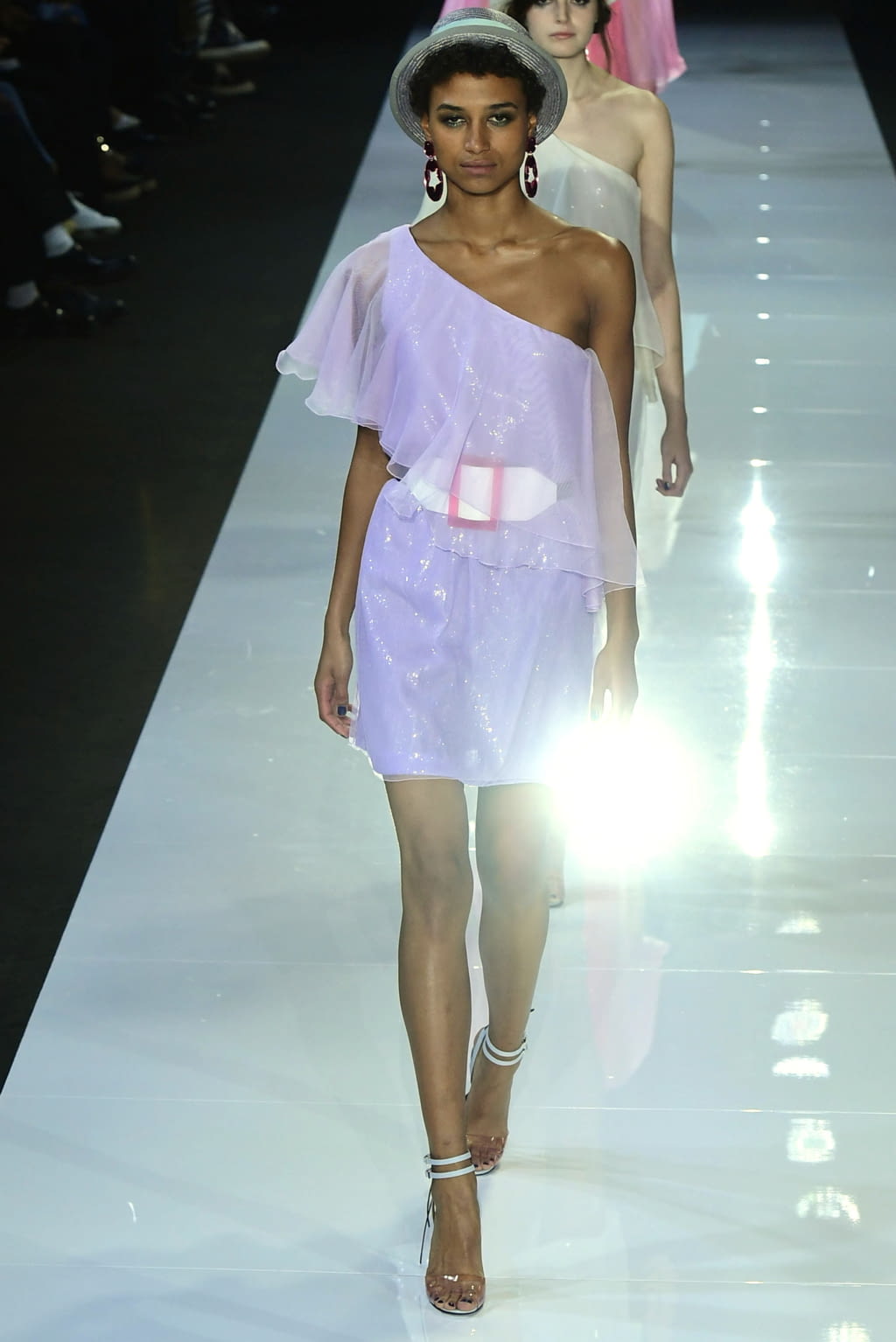 Fashion Week London Spring/Summer 2018 look 106 from the Emporio Armani collection womenswear