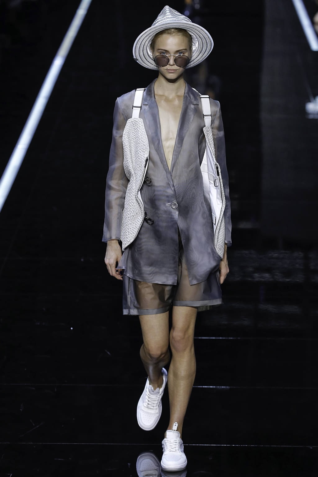 Fashion Week Milan Spring/Summer 2019 look 8 from the Emporio Armani collection womenswear