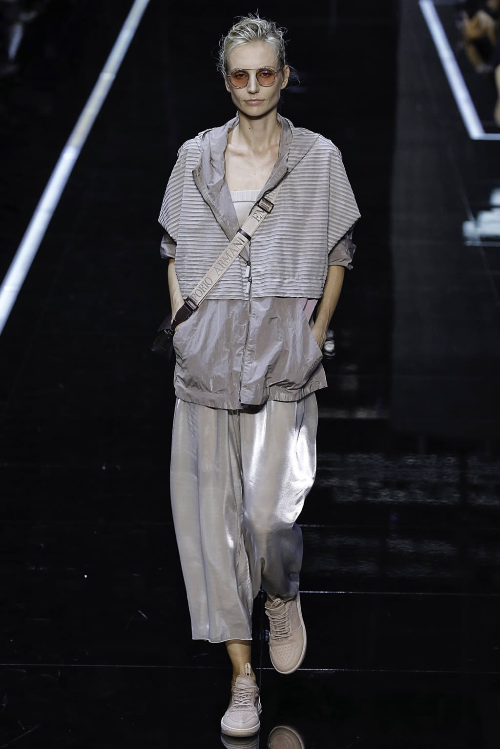 Fashion Week Milan Spring/Summer 2019 look 30 from the Emporio Armani collection 女装