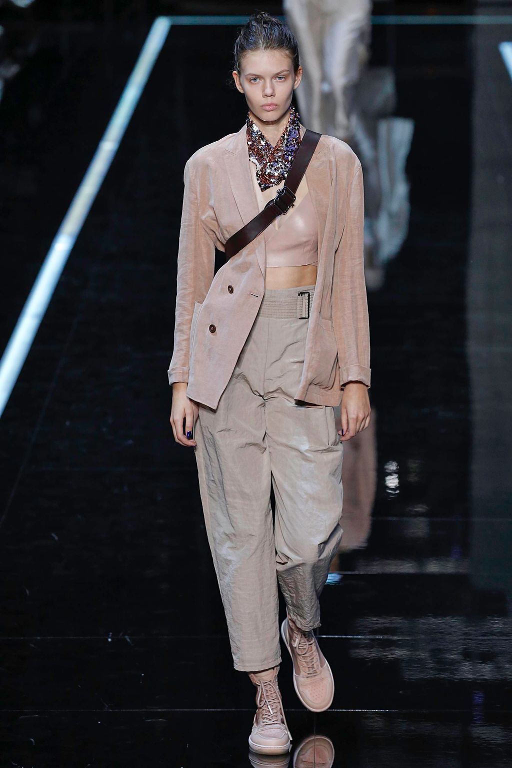 Fashion Week Milan Spring/Summer 2019 look 34 from the Emporio Armani collection 女装