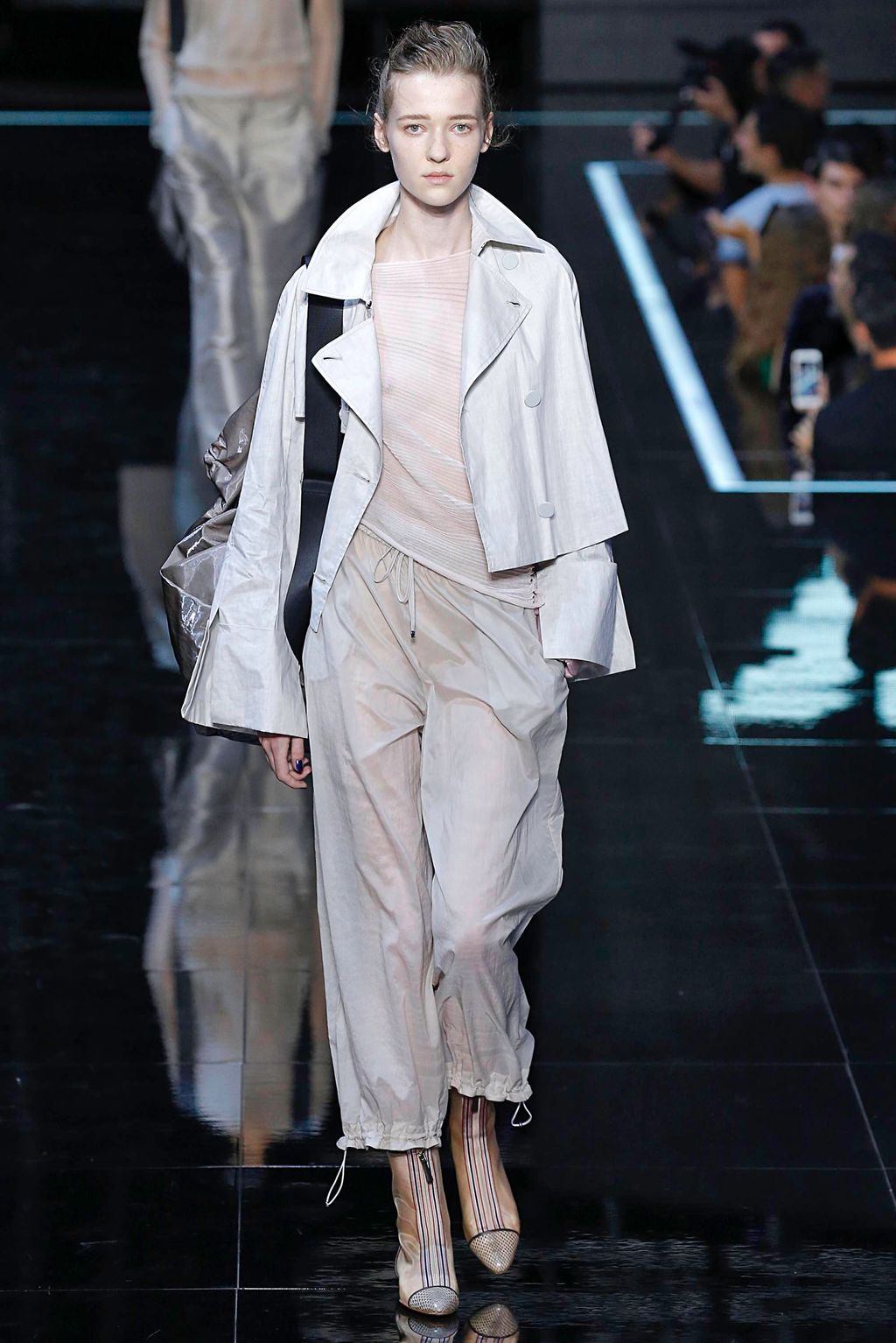 Fashion Week Milan Spring/Summer 2019 look 38 from the Emporio Armani collection 女装