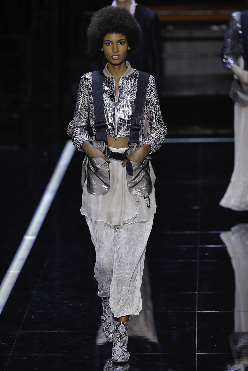 Fashion Week Milan Spring/Summer 2019 look 42 from the Emporio Armani collection 女装