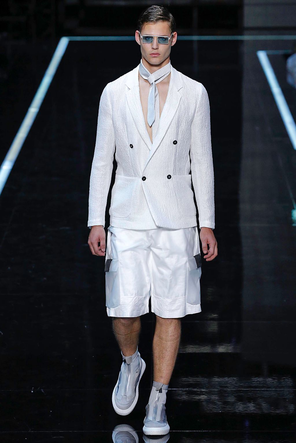 Fashion Week Milan Spring/Summer 2019 look 94 from the Emporio Armani collection 女装