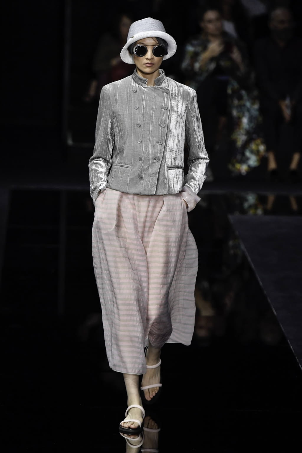 Fashion Week Milan Spring/Summer 2020 look 1 from the Emporio Armani collection 女装