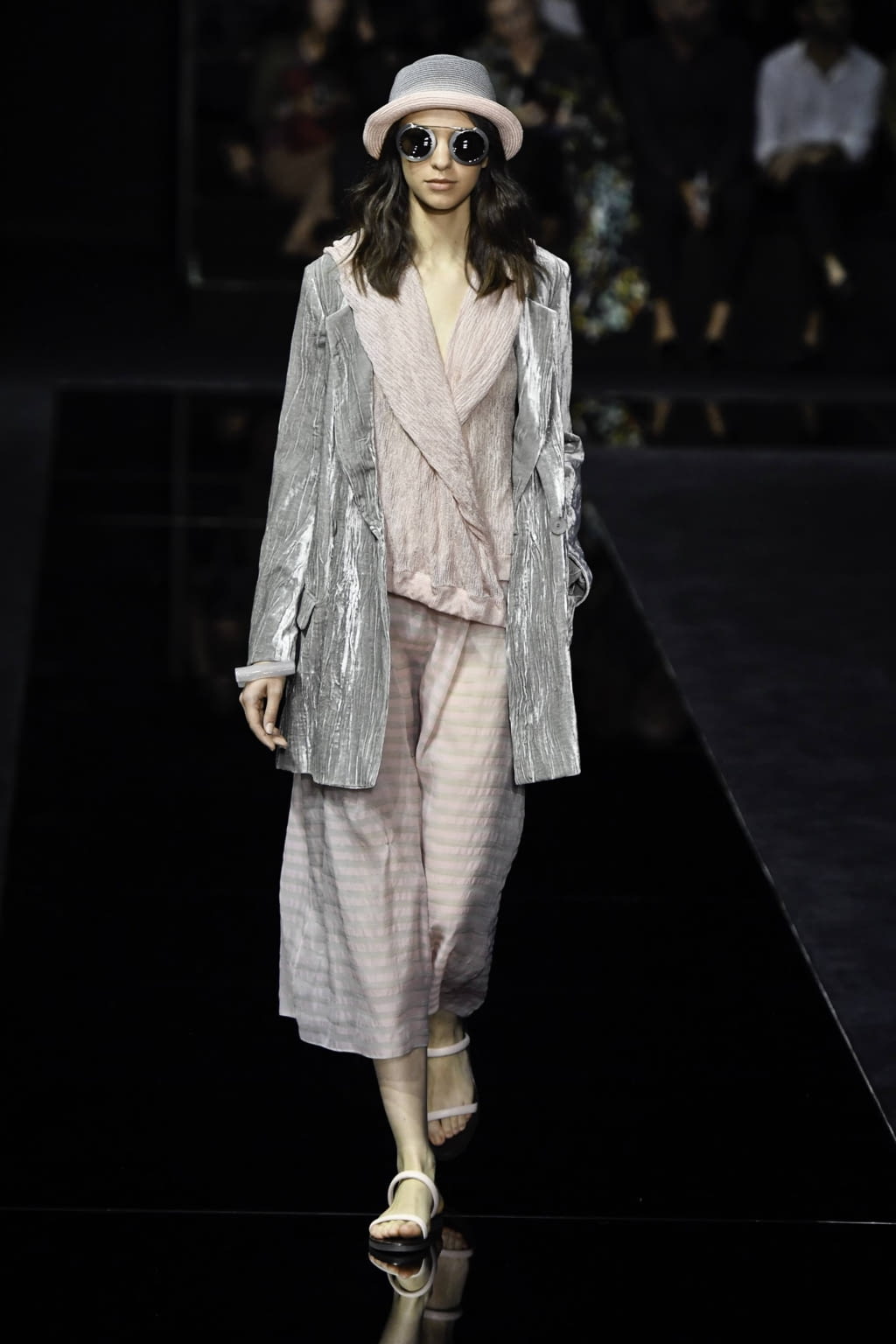 Fashion Week Milan Spring/Summer 2020 look 3 from the Emporio Armani collection womenswear