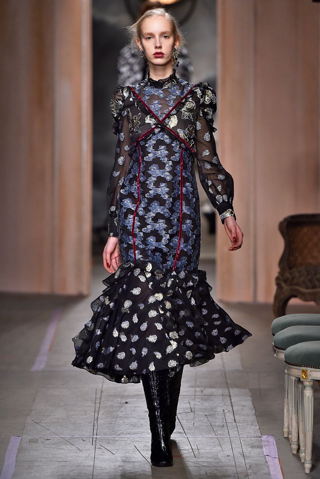 Fashion Week London Fall/Winter 2016 look 2 from the Erdem collection 女装