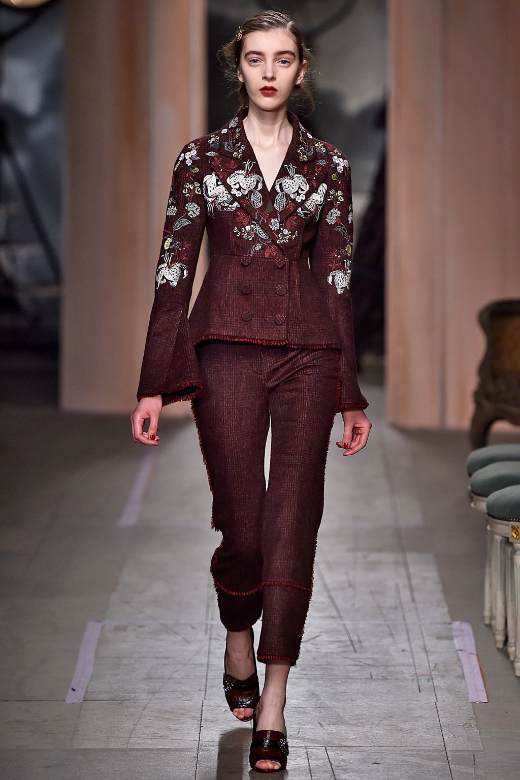 Fashion Week London Fall/Winter 2016 look 13 from the Erdem collection 女装