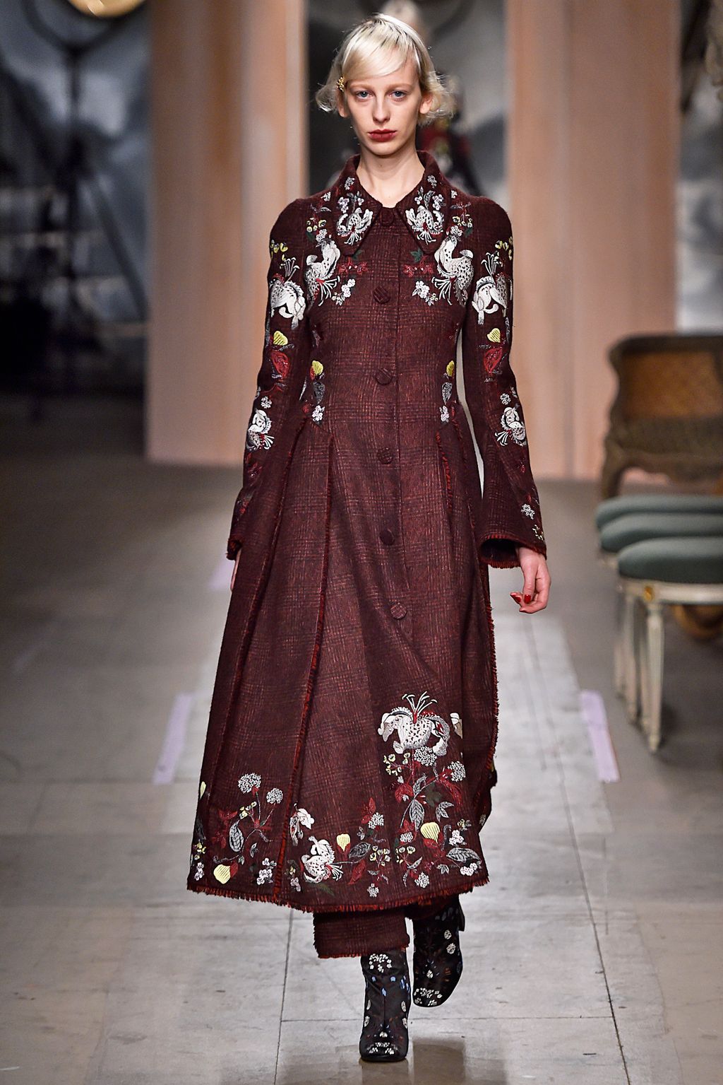 Fashion Week London Fall/Winter 2016 look 16 from the Erdem collection 女装