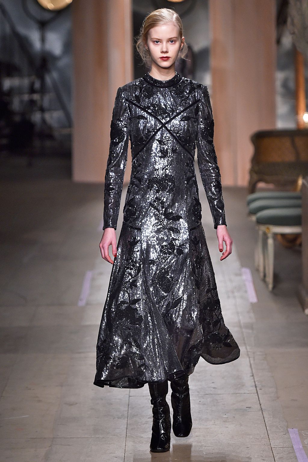 Fashion Week London Fall/Winter 2016 look 27 from the Erdem collection 女装