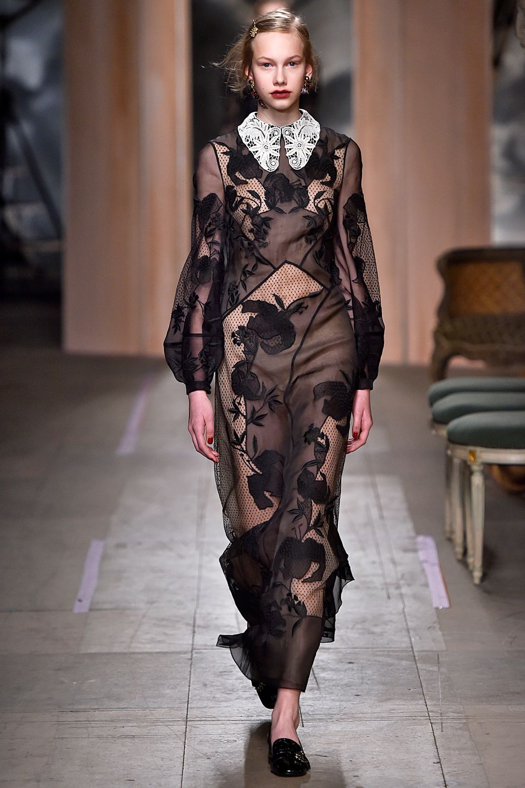 Fashion Week London Fall/Winter 2016 look 29 from the Erdem collection 女装