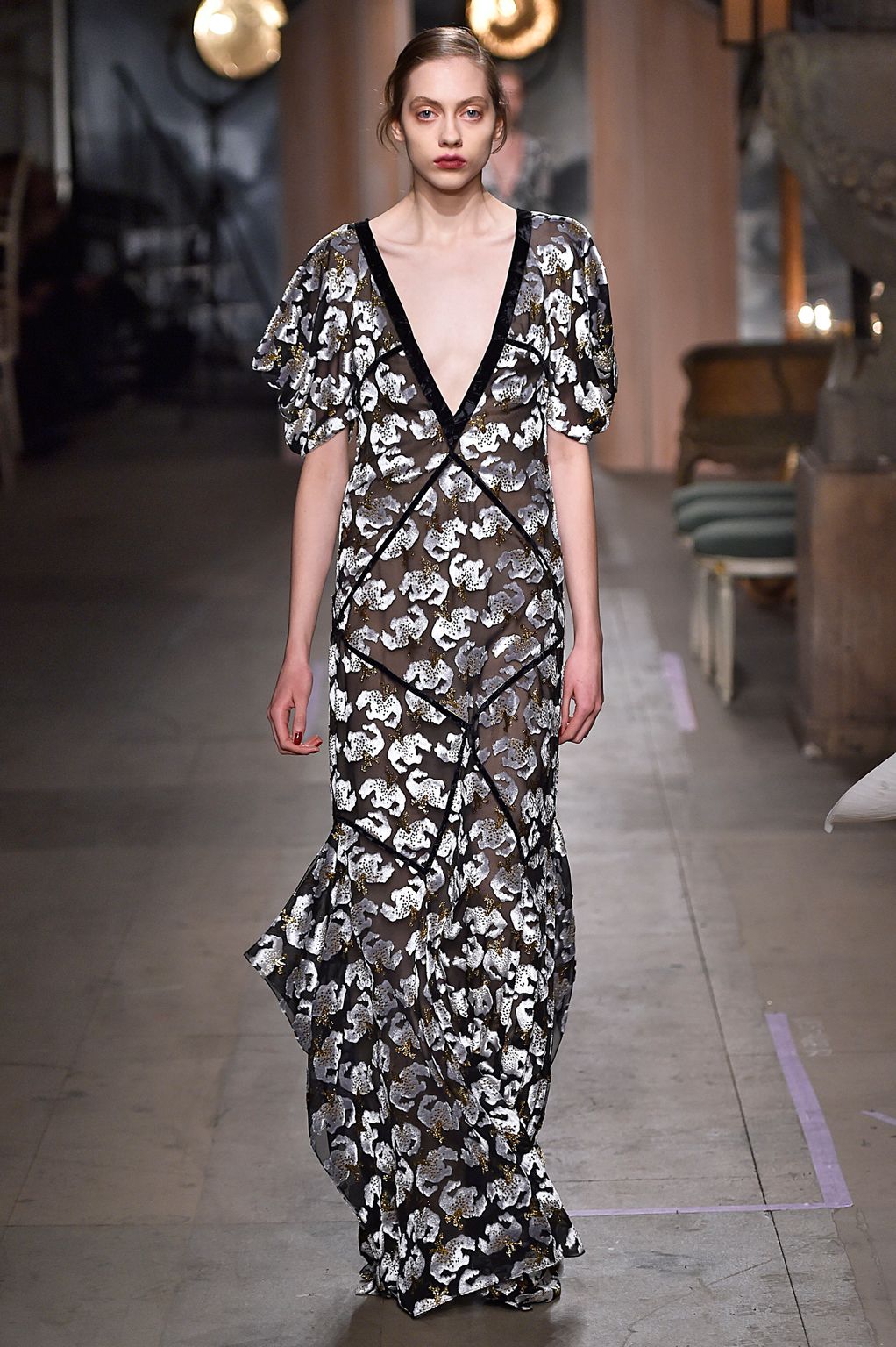 Fashion Week London Fall/Winter 2016 look 35 from the Erdem collection 女装