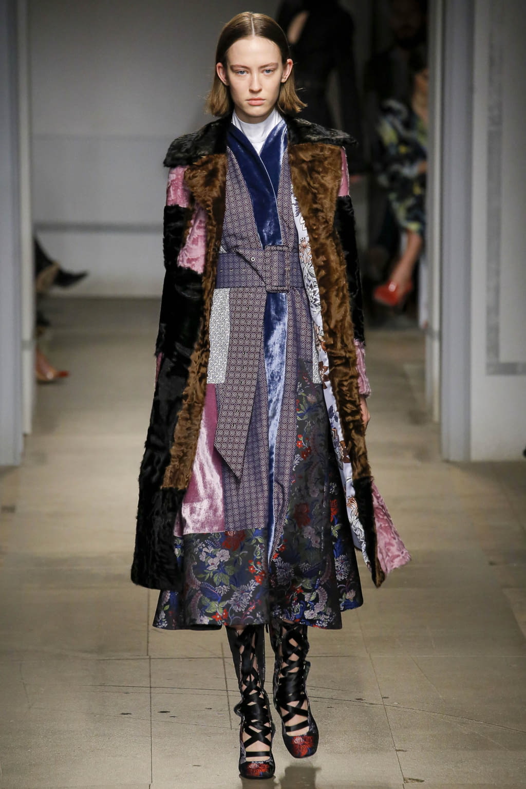 Fashion Week London Fall/Winter 2017 look 7 from the Erdem collection 女装