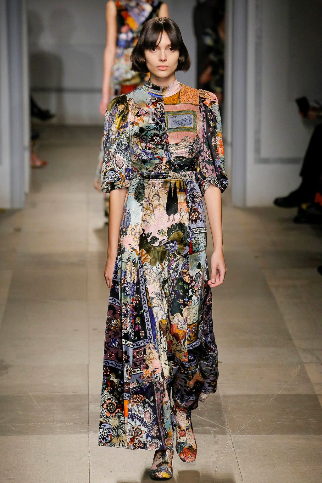 Fashion Week London Fall/Winter 2017 look 19 from the Erdem collection 女装